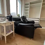 Apartman 36Qm2 Hochwertiges Apartment Mit Whirlpool & Queensize-Bett, Eigene Terrasse 60Qm2, Eigener Kostenloser Parkplatz, Self-Checkin, 55 Zoll Tv , Naehe Ulm Und Universitaet *