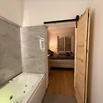 36Qm2 Hochwertiges Apartment Mit Whirlpool & Queensize-Bett, Eigene Terrasse 60Qm2, Eigener Kostenloser Parkplatz, Self-Checkin, 55 Zoll Tv , Naehe Ulm Und Universitaet *