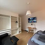 Apartman 36Qm2 Hochwertiges Apartment Mit Whirlpool & Queensize-Bett, Eigene Terrasse 60Qm2, Eigener Kostenloser Parkplatz, Self-Checkin, 55 Zoll Tv , Naehe Ulm Und Universitaet *