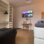 36Qm2 Hochwertiges Apartment Mit Whirlpool & Queensize-Bett, Eigene Terrasse 60Qm2, Eigener Kostenloser Parkplatz, Self-Checkin, 55 Zoll Tv , Naehe Ulm Und Universitaet Apartman Blaustein