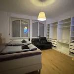 Apartman 36Qm2 Hochwertiges Apartment Mit Whirlpool & Queensize-Bett, Eigene Terrasse 60Qm2, Eigener Kostenloser Parkplatz, Self-Checkin, 55 Zoll Tv , Naehe Ulm Und Universitaet