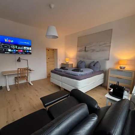 36Qm2 Hochwertiges Apartment Mit Whirlpool & Queensize-Bett, Eigene Terrasse 60Qm2, Eigener Kostenloser Parkplatz, Self-Checkin, 55 Zoll Tv , Naehe Ulm Und Universitaet
