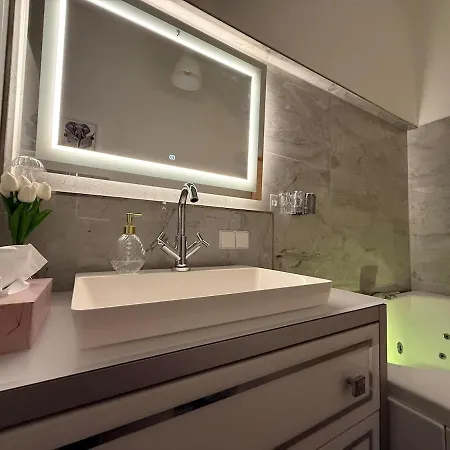 Bluestone Appartments - Whirlpool, Queensize Boxspring Bett, Parking *