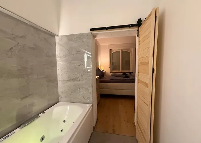 Bluestone Appartments - Whirlpool, Queensize Boxspring Bett, Parking *