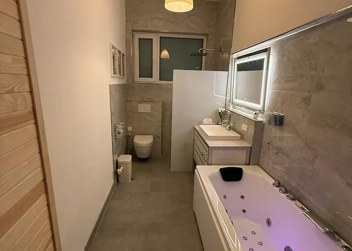 Bluestone Appartments - Whirlpool, Queensize Boxspring Bett, Parking *